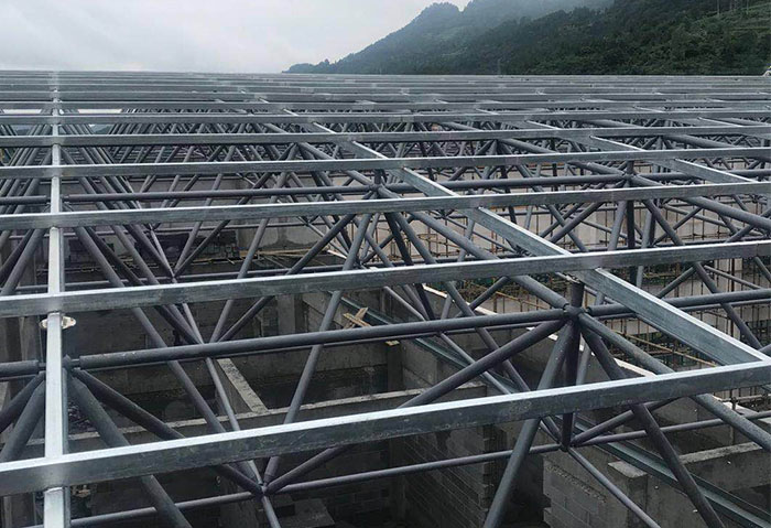 阿勒泰仁怀冠英学校艺体楼网架